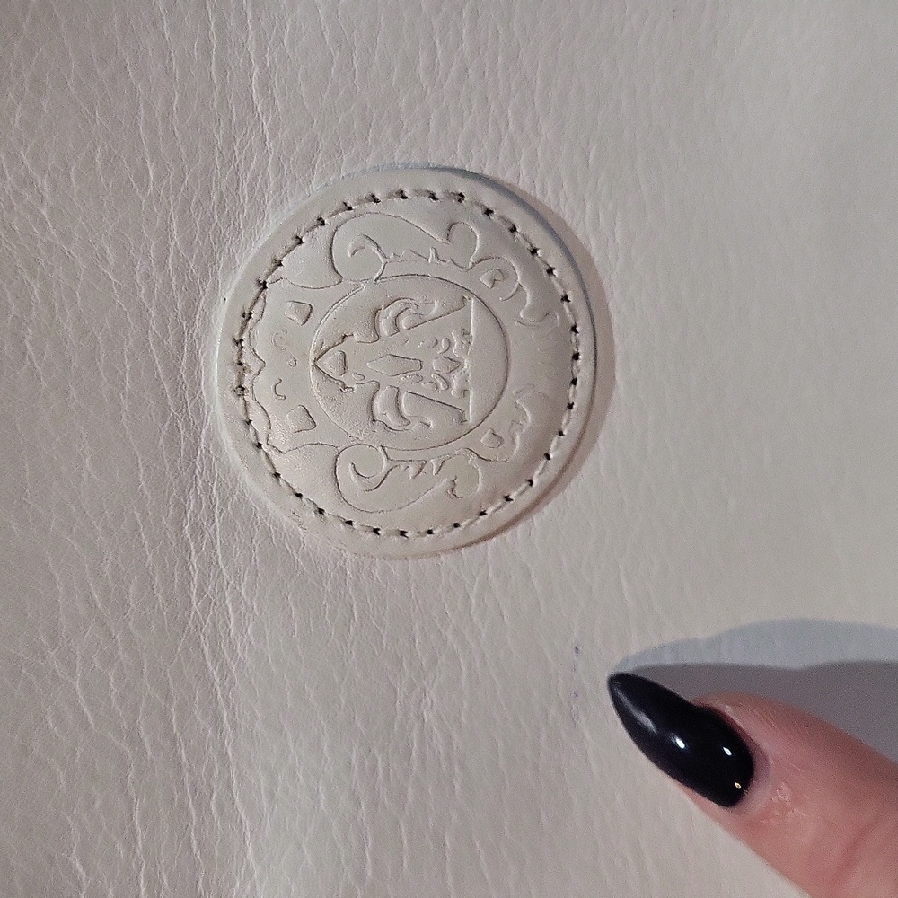 Axiom Leather Purse - Picture 4 of 15